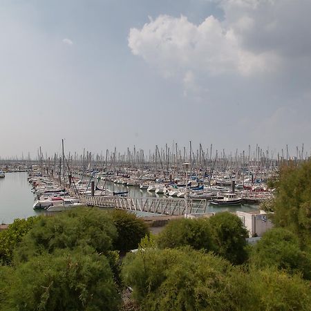 Hostel Auberge De Jeunesse La Rochelle  Zewnętrze zdjęcie