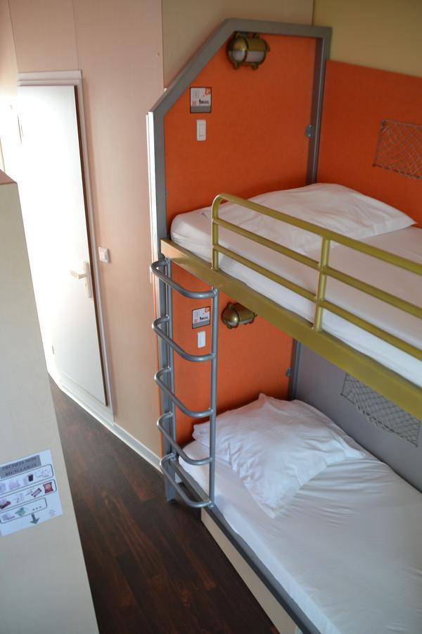 Hostel Auberge De Jeunesse La Rochelle  Zewnętrze zdjęcie